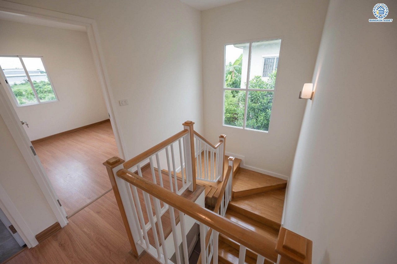 บ้านมือสองตกแต่งใหม่ โครงการ ภัสสร26 ราชพฤกษ์-ติวานนท์ เนื้อที่ 55.9 ตร.ว. ฟังก์ชัน 3 ห้องนอน 3 ห้องน้ำ จอดรถได้ 2 คัน บรรยากาศเงียบสงบเป็นส่วนตัว สิ่งอำนวยความสะดวกมากมาย! บนทำเลศักยภาพ หน้าโครงการติดถนนใหญ่ เชื่อมต่อถนนราชพฤกษ์ ใกล้จุดขึ้นทางด่วน "ศรีสมาน"